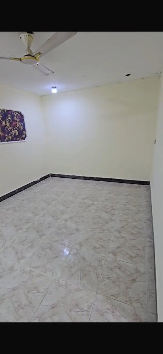 بيت للايجار في منطقة الموفقية – الأملاك
مساحة البيت 180 متر
يتكون من غرفتين وصالة واسعة واستقبال كبير
سعر الإيجار 650 ألف

للاستفسار الاتصال على الرقم ***********
