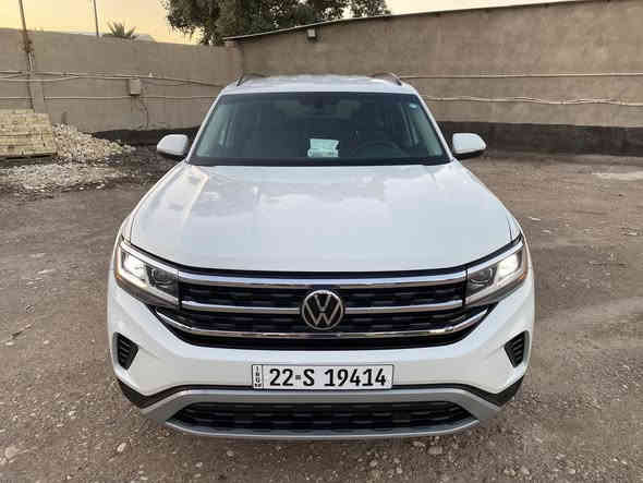 يالله 
السلام عليكم 
‏Volkswagen Atlas SE 2023
فولكس واكن اطلس فاملي فول مواصفات عدا الفتحة 
محرك 2.0 تيربو – اقتصادي
دفع أمامي – فتحة USB + بصمة + تشغيل عن بعد
شاشة كبيرة تدعم Apple CarPlay و Android Auto
نظام النقطة العمياء + تحذير الاصطدام + كبح تلقائي
7 مقاعد – 3 صفوف – كشنات جلد قرميدي 
تبريد ثلاثي + تحكم كهربائي بالمقاعد
جنوط رياضية أسود 20 إنج + أضوية LED كاملة
كاميرا خلفية + حساسات امامي خلفي
نظام تثبيت السرعة الذكي (Adaptive Cruise Control)
نظام مراقبة المسار ومانع الانزلاق
باب خلفي كهربائي يفتح مع حركة القدم 
الحادث كما موضح بالصور فقط بنيد صبغ
السيارة رقم اربيل 
مكان السيارة بغداد
للاستفسار ‭0771 033 9911‬
السعر اتصل
