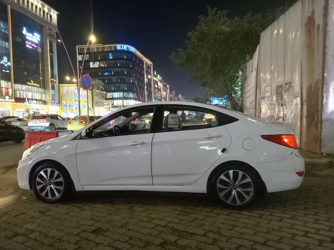 سلام عليكم اخوان اكسنت  للبي2016 خليجي دوش قطرتين محرك 1600 فول الشركه العامه للسيارات بيها ضربه شويه من الجاملغ عكس السايق وشويه من الباب فقط
السعر المطلوب ١١٢ وبيها مجال مكان سياره بوابه العراق
والزعفرانيه ***********
