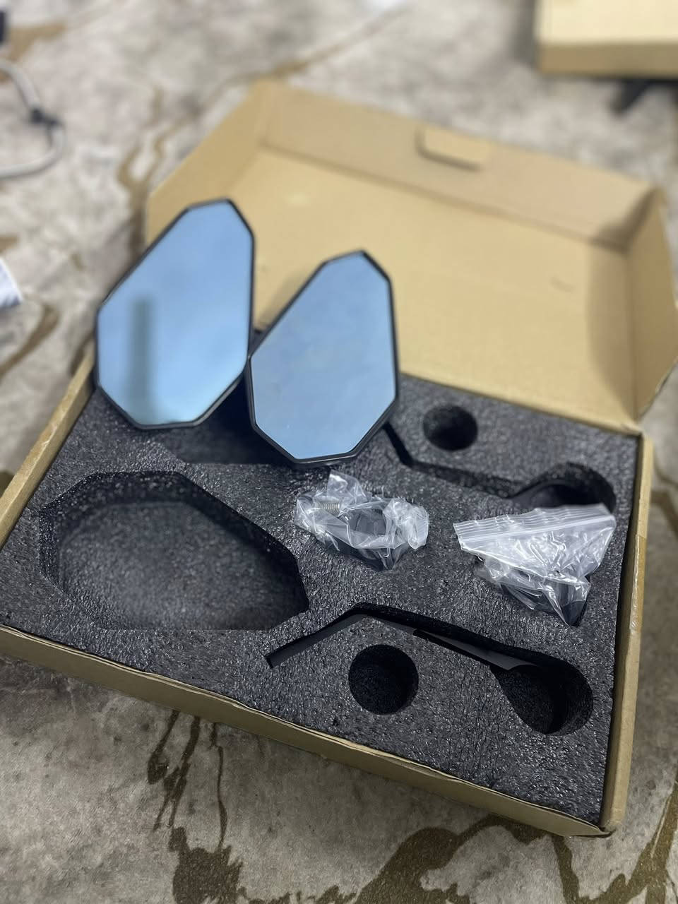 السلام عليكم حبايب غراض امزون كلهن شغالات وجدد 
اي شيء اتريده علقلي عليه وانطيك سعره 
بغداد الشرطه الرابعه ***********
 يوجد توصيل لكافة انحاء العراق
