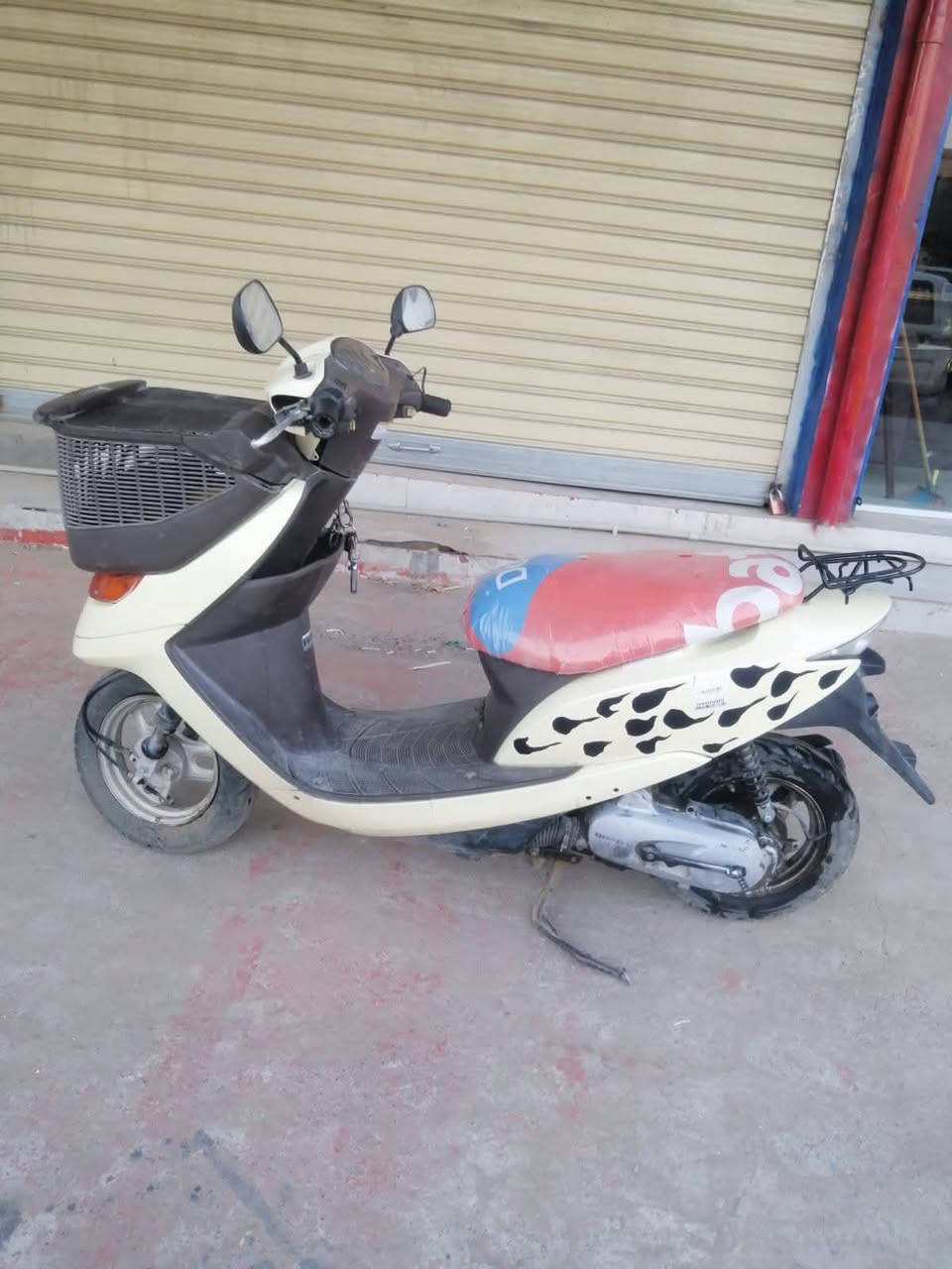 هونده سله عريضه مجفت جديد كل عيب ما بي.. نقص بس تبريد مال محرك وشوته والباقي كله شغال  السعر 225 بي مجال  بسيط شراي هذا رقمي ***********
