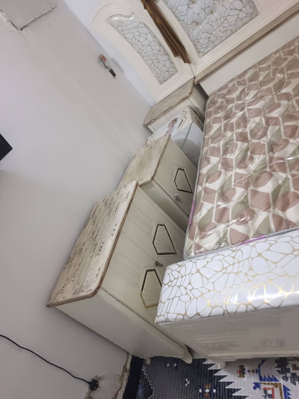 السلام عليكم غرفت نوم صاج عراقي حراري 6بيبان غير مستخدمه (جديده)  سعرها بمليون و650 وبيها مجال للاستفسار التواصل على الرقم ‏‪***********‬‏ او المراسله خاص
