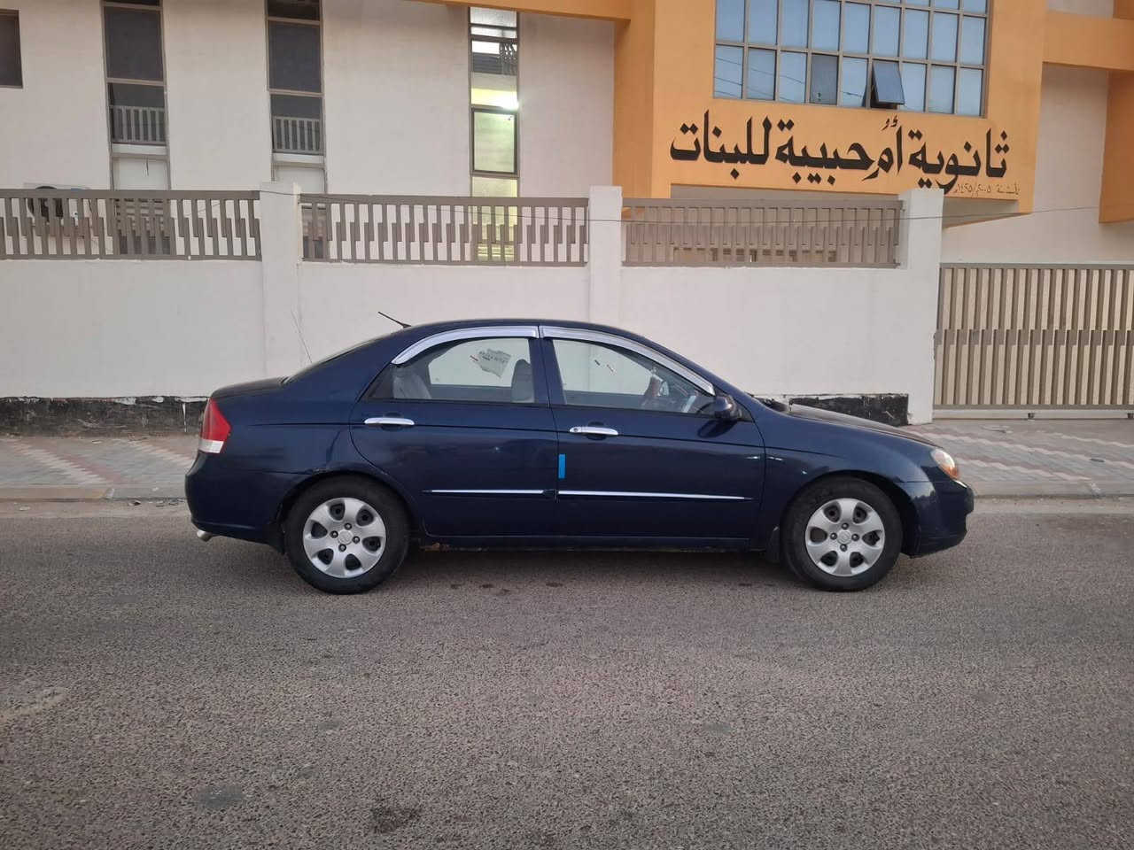 السلام عليكم سياره سبكتره موديل الفين و 7    رقم انكليزي بغداد  مصفره هيئه و غرامات مكفوله من ضربه كير محرك حداديه تخم تاير بل باكيت سياره نضيفه بسمي تحويل ثاني يوم سعر 75 و بيه مجال بسيط العنوان كربلاء حي الحر  رقم الهاتف ***********

