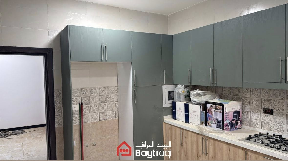 🏡✨ للبيع | فرصة سكن راقية ✨🏡

📍 دار في مجمع السلطان – مقابل ساحة
⭐ موقع مميّز يوفّر الراحة والخصوصية

📐 المساحة: 200 م²
🛋️ جاهز للسكن الفوري
📑 سند جاهز – فقط نقل ملكية
🚫🏦 غير مطلوب للمصرف

🏠 مواصفات البيت:

🛏️ غرفتين نوم مريحتين
🛋️ صالة واسعة
🚿 حمّام
🍽️ مطبخ عملي
🔀 موزّع أنيق

✨ إضافات مميزة:

🍳 مطبخ كامل مع كاونترات وطباخ
🛡️ محجّر حديد على السياج الخارجي
🚪 تغليف باب الكراج
☀️ مسقّفات للمناور
🚰 ماطور ماء + سخّان
💧 مقياس ماء ومعاملة مكتملة
⚡ جينج أوفر للكهرباء والكهرباء مربوطة

🌟 بيت متكامل… ترتيب راقٍ وموقع مميّز
جاهز لتسكن اليوم بدون أي تعقيدات 🔑

للاستفسار والتواصل 📩
***********

البيت العراقي – ثقة… عنوانها العقار
✨ تابعونا على منصاتنا لمشاهدة أحدث العروض والخدمات:

📱 واتساب – آخر الأخبار والعروض:
‏https://whatsapp.com/channel/0029VbB9g4TGJP8OTgoX6C2l

📘 فيسبوك – منشورات يومية مميزة:
‏https://www.facebook.com/share/16ouHDCbDS/?mibextid=wwXIfr

📸 إنستغرام – صور وفيديوهات حصرية:
‏https://www.instagram.com/baytiraqi_njf?igsh=Yjlzb25jbGIzaGx4

📬 تلغرام – تحديثات فورية وموثوقة:
‏https://t.me/baytiraqinajaf

🎥 تيك توك – محتوى تفاعلي وجذاب:
‏https://www.tiktok.com/@user4016007022976?_r=1&_t=ZS-924eutZY5BN
