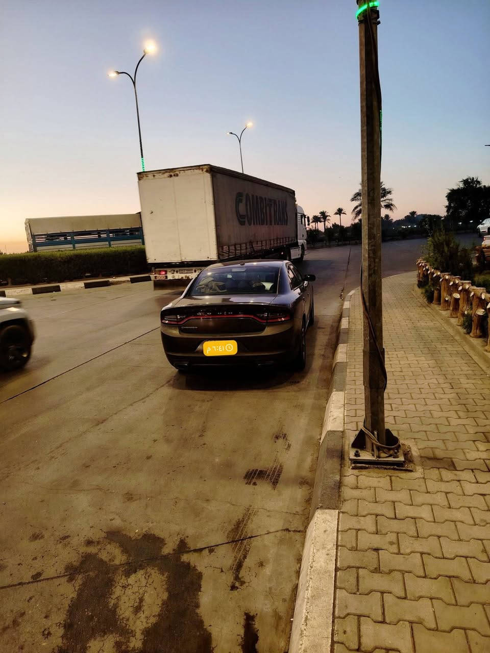 السلام عليكم
للبيع
جارجر مديل ٢٠ اصل
رقم بغداد انكليزي
فول مواصفات
كشنات جلد
كشنات تبريد تدفئه
سلايت (فتحه)
كرسي سايق خزن
السعر ٢٠٠ وبيها مجال
مكان السياره السماوه 
تواصل  ***********
