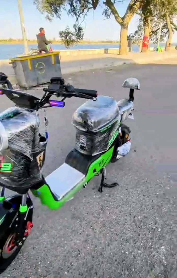 السلام عليكم  
دراجه شحن  اعلى فئه R9 دراجه شغاله كامله مكمله كهربائيّ كله شغاله شاشه لدات اشاير دبل اشاره لايت زنون مكفوله كفالة عامه من كلشي مواصفاته ترجع بك وتتقدم وتتوقف وبيه اربع نمر وبتيدرات وسله كلهن موجودات 
السعر 400 وبيه مجال مكاني حله نادر الاولى الرقم ***********
