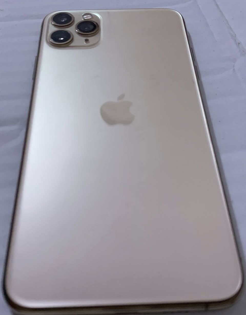 السلام عليكم ايفون١١برو ماكس وتر ممفتوح ذاكره٢٥٦البطاريه٧٣ سعر خاص اي ستفسار راسلني خاص أو تصال  ***********
