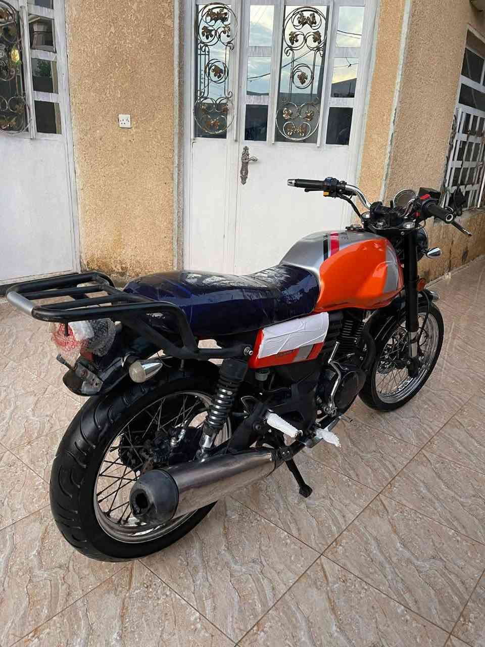 سلام عليكم شباب دراجه لاتي مديل 22 اوراق اصولي شرط تاخذ تروح ترقم محرك 200cc كامه اي نقص مابيها السعر 1550 مليون و550 وبيها مجال العنوان ديالى الخالص تصال *********** خاص موجود
