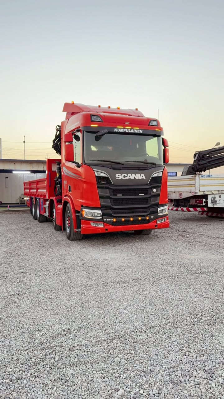 السلام عليكم للبيع موديل السياره 2019 كرين  بي ام حجم 63 (22) طن  فول سيفتي 6 سلايت 4 رجلينات  بودي معتصم الحداد للستفسار ***********
