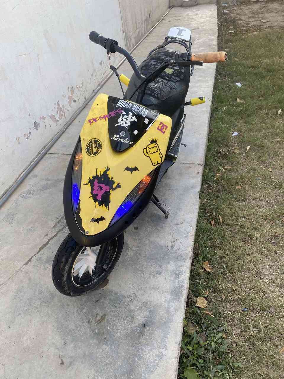 للبيع عدله مستعجل على بيعتها
ماكس عدله 

بوشه 55🔥

وياله نجمه 🌟

 زوج تايرات جديده

شلعه ومعدل تشك الكاع🔥

دراجه ناعمه كلش 

كفرات فقط صفايح موجودات 

هندر واحد 

سلف موجود بسہ مشاده

كهربائيات شغاله

سعر خاص. 

مكان كركوك (حي عسكري)

***********
