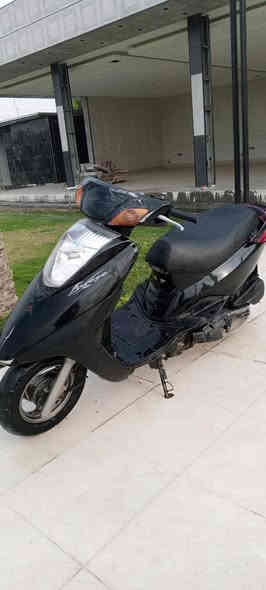 السلام عليكم دراجه بريز  
 درجه كله بلاديه خير من الله   شلعه ومعدال شغاله سلف وهندر مكينه خرسه ناعمه  كهربائيات كله شغال شاير يمنه يسره عداد كليو متر شغال الايت عالي ناصي كله شغال بريك مامي خلفي   مكفوله كفاله عامه 
وراق كامله وراق رنبه موجود مكاني بغداد سعر 550
للاستفسار ***********
