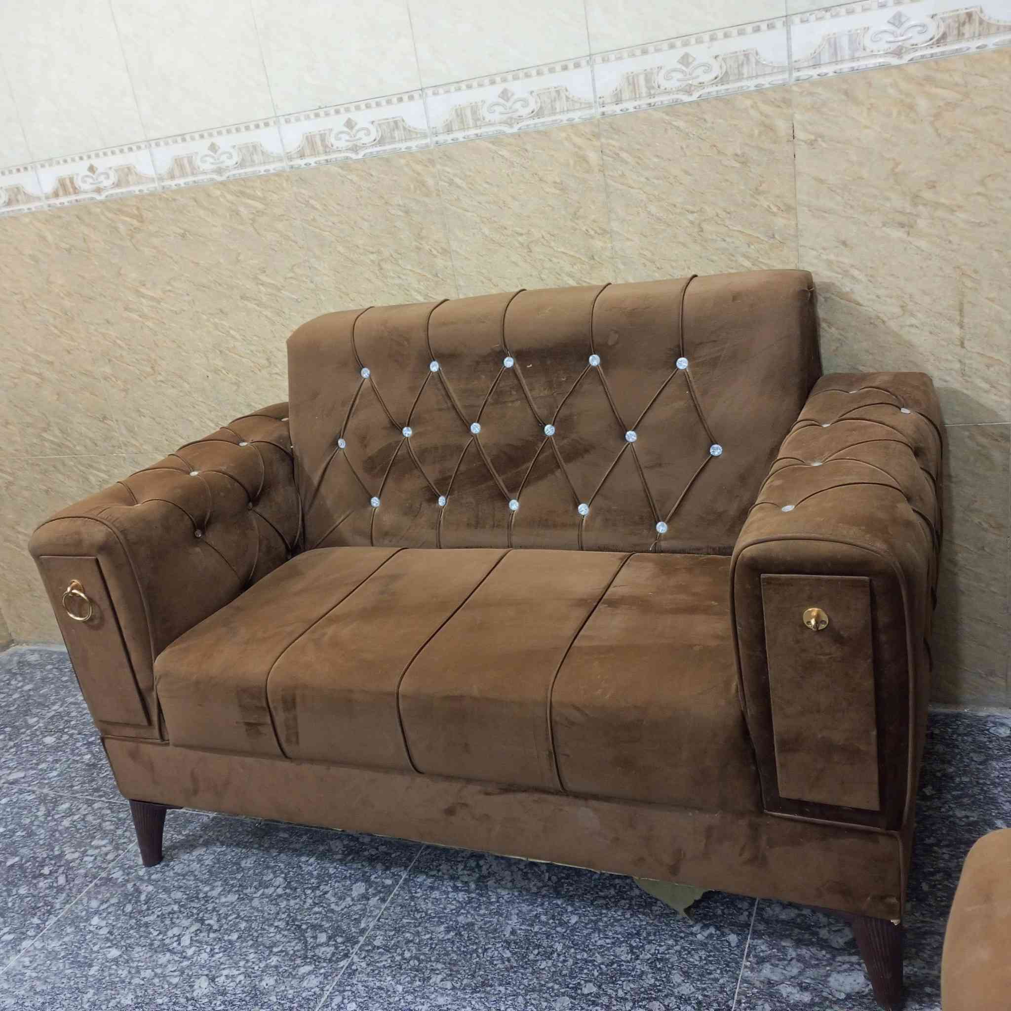 تخم مستعمل نظيف السعر ١٥٠ ألف بابل الحمزه الغربي حي الدولار قرب عماره دكتور ناجي أتصال ***********
