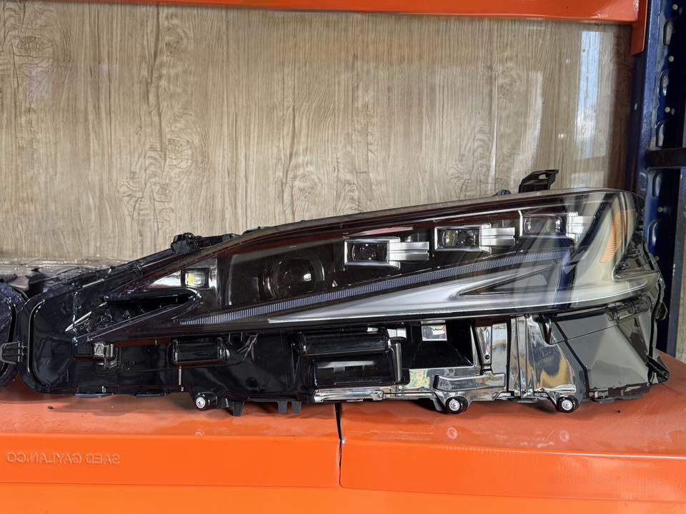 السلام عليكم
توفر لايت  3 عدسات لكسز es 
موديلات من 2019-2024
للأستفسار
***********
