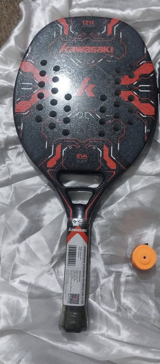 مضرب تنس شاطئي من نوع Kawasaki Master M12.     المادة: مصنوع من ألياف الكربون 12K. 
خل سعرك وبالعافية


**إذا كنت صاحب هذا الإعلان وتريد حذفه لأي سبب، رجاءا أرسل رسالة إلى الدعم الفني**