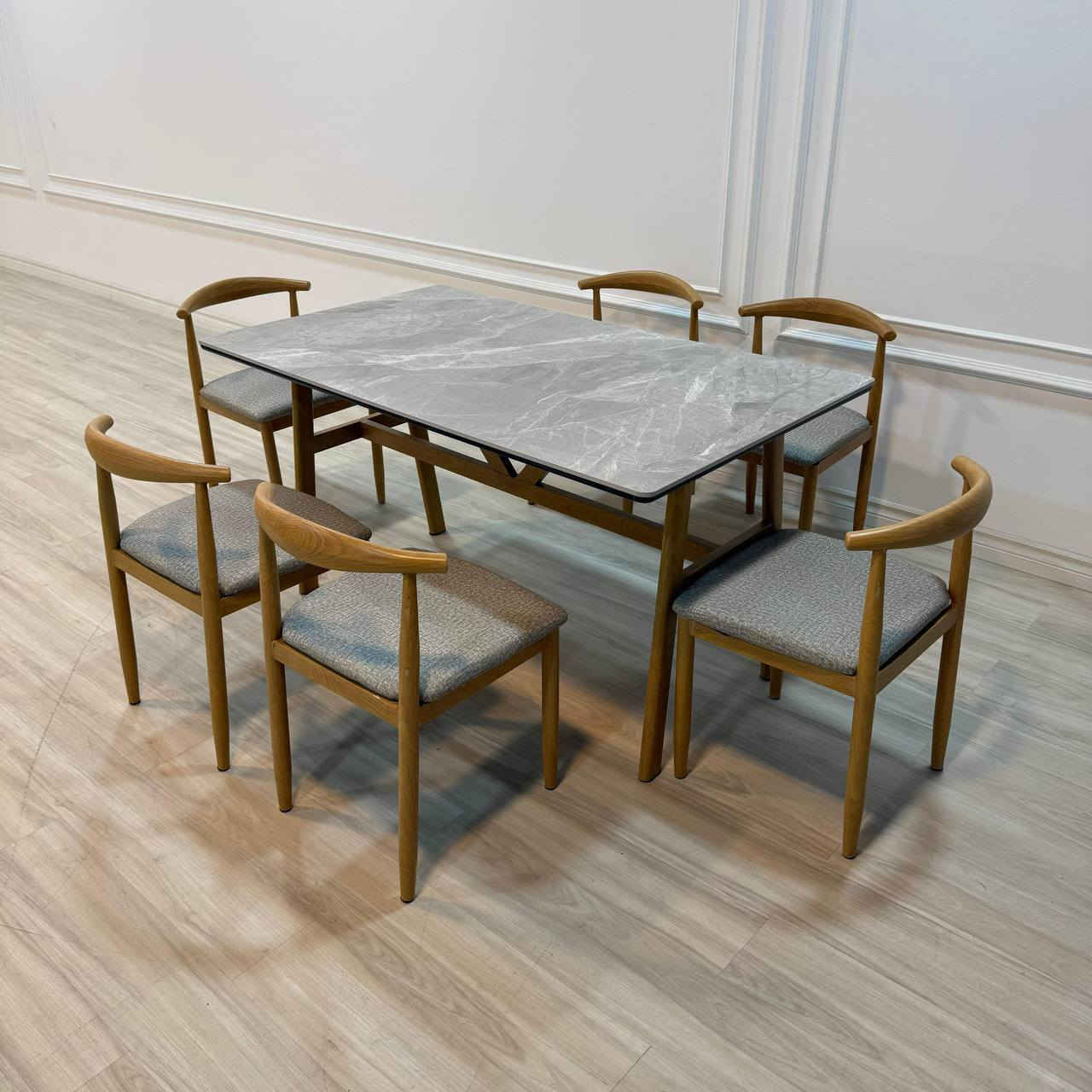 ميز طعام 6 كرسي رجل حديد سطح رخام مزجج
قياس الميز 80*140 سم 
هيكل حديد بالكامل صبغ حراري 
السعر 260 الف


**إذا كنت صاحب هذا الإعلان وتريد حذفه لأي سبب، رجاءا أرسل رسالة إلى الدعم الفني**