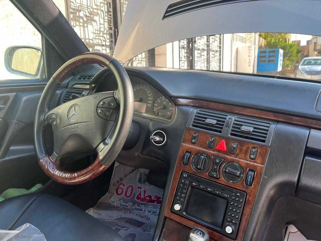 السلام عليكم
مارسدس ام عيون موديل 1998 افنكارد
وارد يابان مكينة V
مواصفات الافنكارد معروفة 
صبغ عام 
مكان بابل حله
***********
واتساب***********
