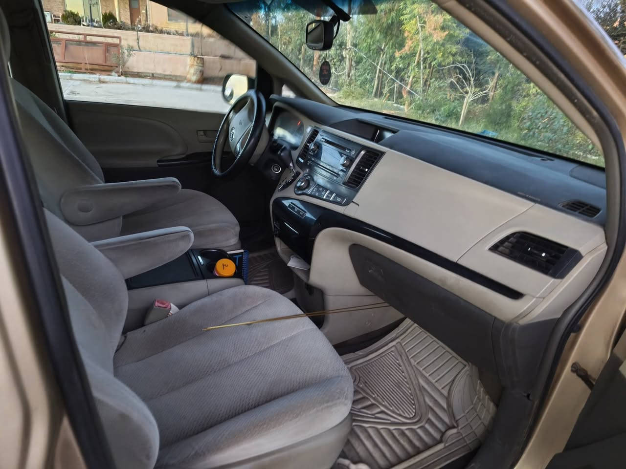 تويتا سينا موديل 2013
موصفات امريكي
گير محرك افلون 6 سلندر

 3 قطع تبريد
بيها 6 قطعه بدون دواخل بدون ايرباك
رقم اربيل
ماشي سياره 70 مايل

***********
سعر 160
