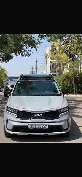 ًًً
السلام عليكم 
كيا سورنتو موديل 2023 
السياره x line 
مكينه ٤ سلندر 
(بانوراما_بصمه ابواب_بصمه تشغيل _ تشغيل عن بعد_ويل اسود_ ٧ راكب _بجم لدات_شاشه حجم كبير _ تدفئه كشنات _كاربلي وايلرلس_ داخل جلد اسود)
 بيع فقط بدون مراوس 
حادث السياره(فقط بارد بل بنيد بدون شواصي بدون لغود بدون تبديل)
موقع السياره بغداد العامريه
للأستفسار/***********
