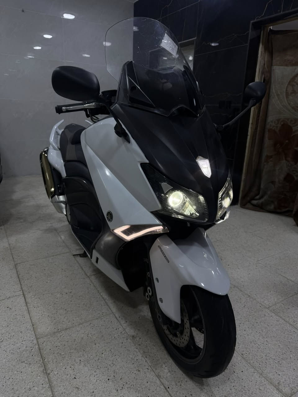 بسم الله ما شاء الله
عليهة عرض السعر ٥١ ورقة 
رمبة غير مستخدم تي ماكس ٢٠١٤
بحالة الشركة كفالة من كل النواحي نظافة ١٠٠/١٠٠
المسافة المقطوعة ٣٣ 
بيع فقط بدون رقم فقط عقد بيع وشراء
عنواني مدينة الصدر شارع الفلاح قطاع ١٢
الراغب بالشراء هـ***********
