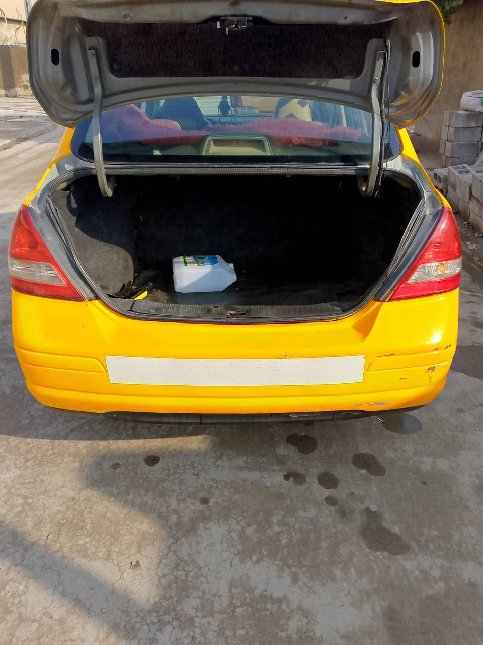 نيسان فيرسا ٢٠١٠
رقم نينوى مشروع وطني 
شرط التحويل ولغرامات والنقابة صفر 
سيارة اكلين بس بونيد مبدل 
لايت فول جام كهرباء تايرات جدد
***********
