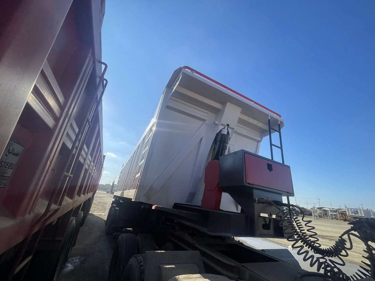 السلام عليكم عربانه زيرو 0️⃣ للبيع حداديه الموصل خنجر حديد  تركي 4دناكير 16شاصي 16ذرعه28متر مكان بغداد تاجي سعر ***********
