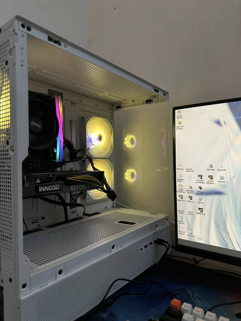 الشاشة : گيم اون 120 HZ
كارت الشاشة: RTX 3060
المعالج : رايزن 5500
لوحة الام : B 450 برو ماكس MSI
الرام : 16 جيجابايت 3600 
التخزين : 1 تيرا بايت SSD
الكيس : 3 فان 
البور سبلاي : 600 واط 
الكيبورد : ميكانيكي ضوئي 60‎%‎
الماوس : لوجيتيك G103
اليو بي اس : 1500VA
السماعة : هايبر X كلاود الفا
العاب : استيم اوف لاين ( جميع العاب سولد) + بلاك ميث + كود او وير 
نسبة الاستخدام قليل 
نسبة النظافة 100‎%‎
900 الف وبيها مجال بسيط


**إذا كنت صاحب هذا الإعلان وتريد حذفه لأي سبب، رجاءا أرسل رسالة إلى الدعم الفني**