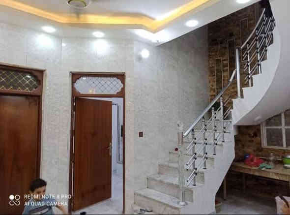 (( دار للبيع ))
حي الجامعه منطقه 28 شارع 15 ركن واجه 7/75 والنزال 13 الطابق الاول استقبال مفتوح على الصاله وصاله وغرفه ومطبخ بارد وحار وتخاريخ داخليه وخارجيه والطابق الثاني 3غرف نوم وصاله وتخاريج والثالث بيتونه على شكل غرفه وسطحين بيت مال جناي مو بياعه شره الارضيه مرمر والجدران سيراميك مطلوب لمصرف الاسكان 63000 

***********  ابو غيث
