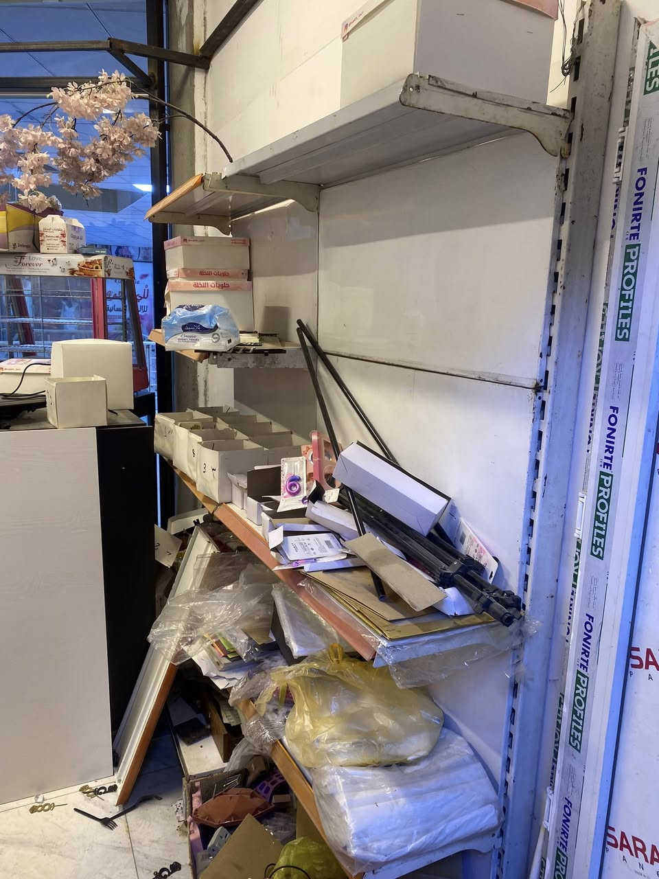 عارضة كيك
عارضة دونات حماية 

رفوف محل 

مبرده

مجمده 

استان كرزات سل إستيل عدد 2

كلهن للبيع 

للاستفسار 

***********

***********
