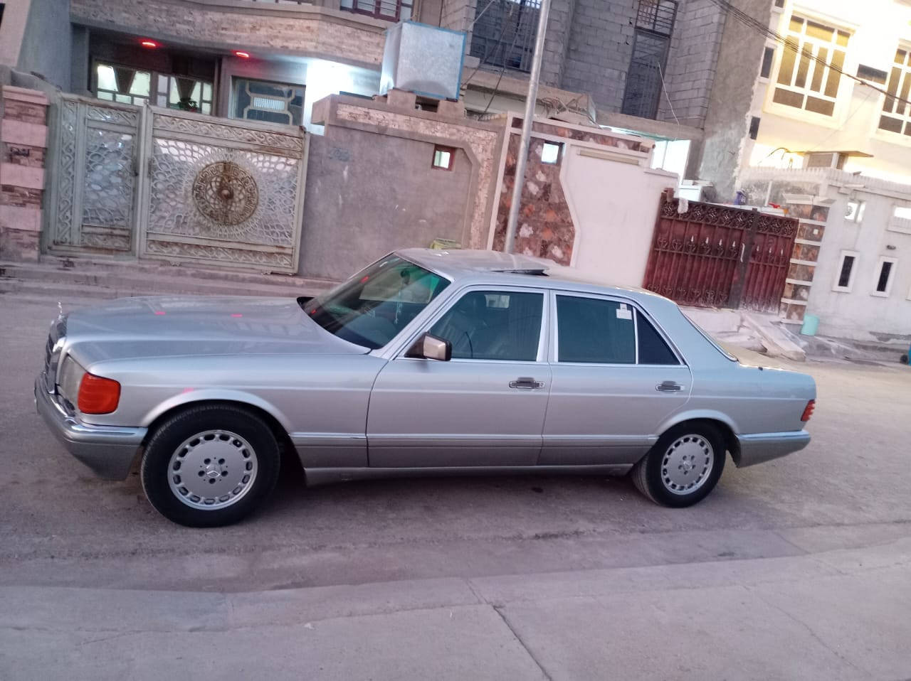 السلام عليكم مارسدس موديل خمسه وثمانين  محرك   خراطيم  منضومه غاز وبانزين مارسدس ثلاثميه 300 للبيع وهذا رقمي ***********
