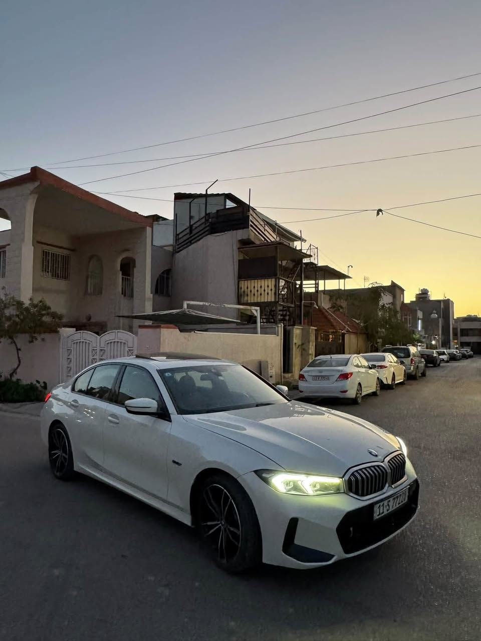 سلام عليكم
BMW 330e plug in hybrid M package 2023

موديل 2023 الشكل الجديد رقم بغداد

ثلاث وضعيات قيادة (بانزين / هايبرد / كهرباء)

ماشية 33 الف

المواصفات : 

شاشة متصلة 

تدفئة كشنات 

ميموري سيت

لدات داخليه 

فتحة سقف 

داخل جلد القرميدي  

وبقية المواصفات معروفه 

حادث السياره حافة  البنيد ومبدل نفس الون   
وتقريبا شبر من باب السائق صبغ فقط  

 بدون دواخل  
ايرباك دركة وبرده وراجع اصلي 

السعر290 ورقة وبيها مجال

موجود واتساب ***********
