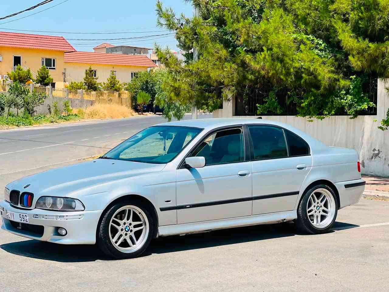 سەرەتا بەناوی خوای گەورە
BMW Saqar مۆدێل 2000
2021داخڵ کراوە
 مەکینە ٥٢٥ی دەبڵ دیجتاڵ ئۆتۆماتیکە عادی  پێنج گێڕە 
سەیارەکە مەنەفێستی ئیبرایم خەلیلە 
 فوول مواسەفات کامل کراوە بە M
 چوار تایە و ویلی M18ی لۆکی  لەسەرە 
تەلەفوون بیلاد شەریکەی لەسەرە
 کوشن جڵد کوشن هیتەر تەعدیل سورعە 
 سەیارەکە چرکەی تیا نیە
 گێڕ و مەکینەی بەشەرتی ١٠ فیتەر ئەیدەم دەنگی تیابوو  نەتەوێ 
بەشەرتی موس و براوە و وەرگەران و دار و بەرد ئەیدەم 
کامل بۆیاخ کراوەتەوە بۆ جوانی

سێحری ٤٩$مەجالێکی برایانە
***********
