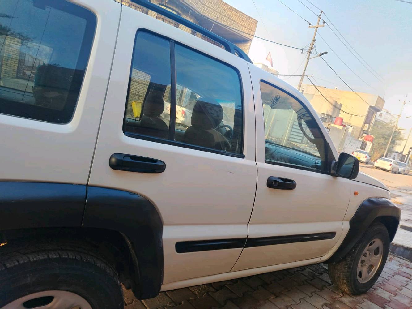 جيب لبرتي 2004 مال مزاد قرصه بعده ماطالع مزاد أربيل علمن سياره مصبوغه عام وكاله  من الضربه القويه تبريد شغال سياره ما عايزه شي بس الحداديه الوره مكان السياره البصره اتعهد  بل وكاله العامه 