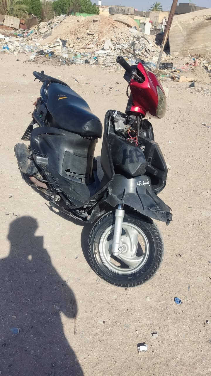 السلام عليكم دراجه مستعجل علا بيعتها محتاج فلوس فراشه شلعه معدل فول صالنصه جديده دبلات شاد جدد وياله جدد دراجه مامفتوحه بس بيها خيط بخار بيها دخانه وعوزها باتري بس دراجه شلعه معدل فول سعرها 200 قفل العنوان نجف حي العسكري مدارس *********** فقط اتصال او وتساب
