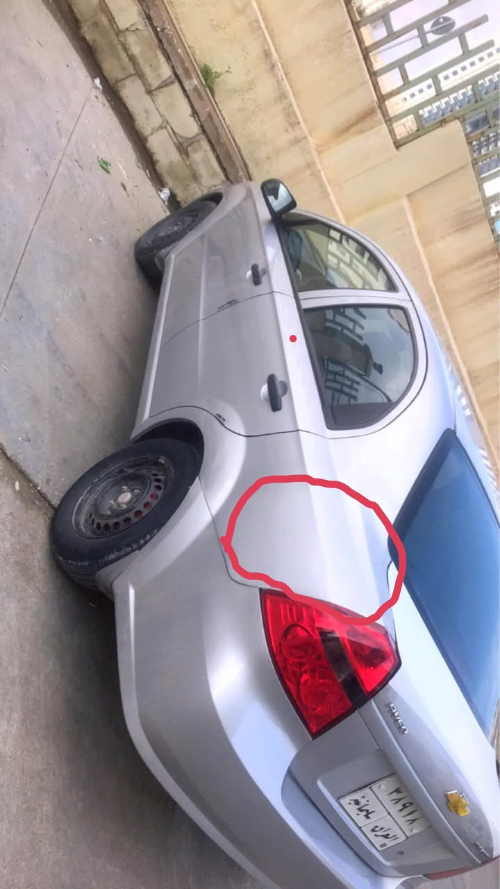 ئەڤیۆ ٢٠٠٨ هی ماڵی خۆمە سەیارەی مەعرەز نییە  گێر عادی مەکینە گەورە رەقەم سلێمانی یەک ساڵە بەسەر چووە سەنەوی   یەک پەڵە بۆیاخی هەیە  کاڵبونەوەی هیچ نییە دیاریم کردووە لە رەسمەکاندا نرخی ٥٦ وەرەقە مەجال ***********
