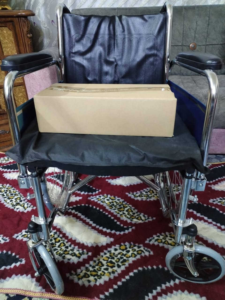 عرباين عدد ٢ جدد غير مستعملات مال حمام السعر ١٥٠ والاخرى السعر ٢٥٠ بيهن مجال بسيط مكاني بغداد حي الجهاد ***********
