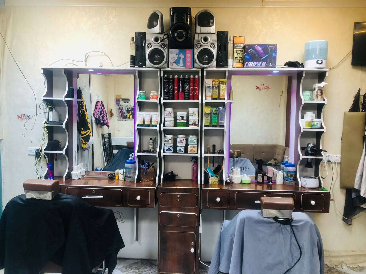 مــيـز حـلاقـه 💈
للــبيع 

الطول: مترتين 

العرض: ثلاث مترات
ــــــــــــــــــــــــــــــــــــــــــ 
يـحتوي علئ    8.  جرارات و. 20 رف +الاناره لون بنفسجي + كلوبين 
ــــــــــــــــــــــــــــــــــــــــــ 
السـعـر: 300 الف وبي مجال للطيبين


**إذا كنت صاحب هذا الإعلان وتريد حذفه لأي سبب، رجاءا أرسل رسالة إلى الدعم الفني**
