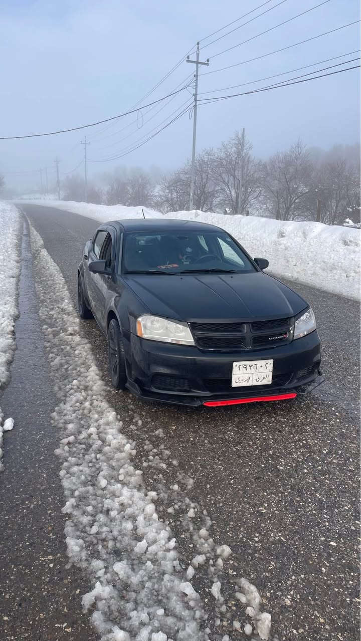 السلام عليكم  الوحش الامريكي 🇺🇸✈️
للبيع دوج أفنجر 2011
محرك 2400 – كير أوتوماتيك 6 نمر (المرغوب)
ماشيه 213 ألف ميل
السيارة كلش حلوة نصبتها ، مكينة وكير خير من الله سياره مال جناي وعله ايدي كهربائيات بلاديه انكر واطلع وين ماتريد ترايها الزاخو
صدر أمامي وخلفي جديد + مي اخضر وادامه كامله بيها تدفئه شغاله
السياره حلوه شبابيه وعائليه 
ناقصها فقط كمبريسر تبريد وشريط ستيرن الهورن
حادثها من أمريكا، الكير مبدّل 6 نمر وبلعراق بيها جاملغ وبنيد بدون دواخل 
رقم أربيل + تحويل مباشر، أني الوكيل الأول عدي وكاله ام الباركود بيها وأبصملك اني مباشر 

💰 السعر: 75 ورقة وبيها مجال بسيط او مراوس حسب القناعه 
📍 بغداد – الشعب
📞 ***********الشراي يتصل بغداد, العراق
