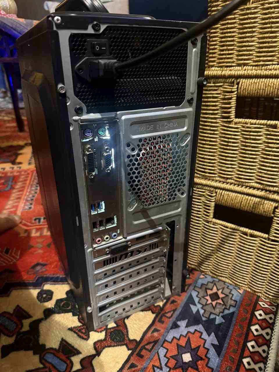 Pc مستعمل للبيع
جيل السابع 
كارت الشاشه 1660ti 
رامات16 
كوراي فايف
مع ماوس لوجتيك اصلي 
وكيبورد dragon 
بدون شاشة 
السعر 500 الف وبي مجال 🧡
للاستفسار 
***********
