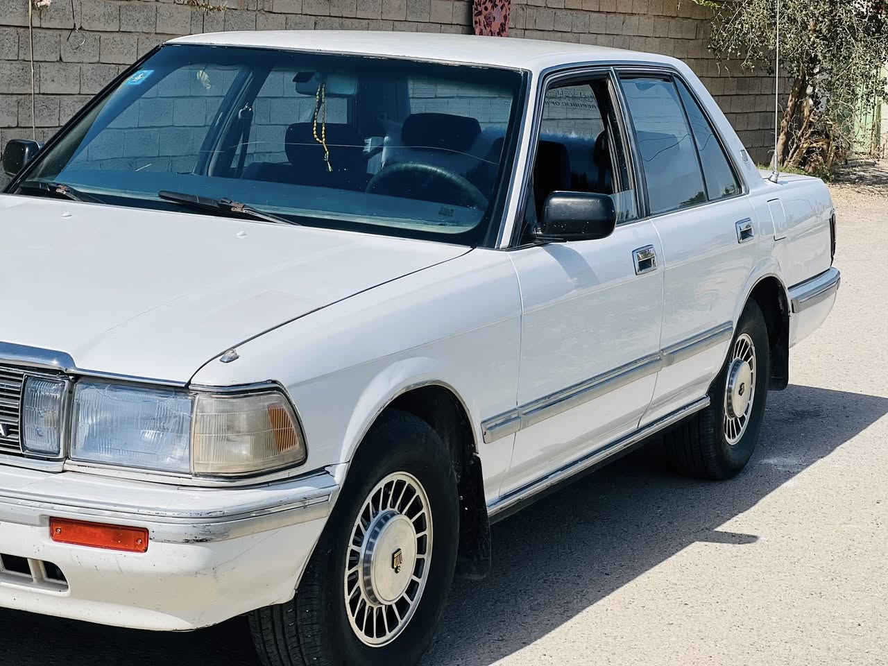 سلام عليكم سيدان للبيع بلاديه  موديل 1990رقم بغداد دولي سنويه 2030 مكفوله من الضربه والحادث والصبغ تخم تاير مكينه بلاديه تدفئه تبريد شغال السعر 57 وبيها مجال حك الجيه المكان ديالى السعديه 
هـ***********
