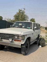 سلاو هاوريان  لاندكروزر بوو فروشتن موديل ١٩٨٥. گير ومه كينة ي   ٣F  ئا...