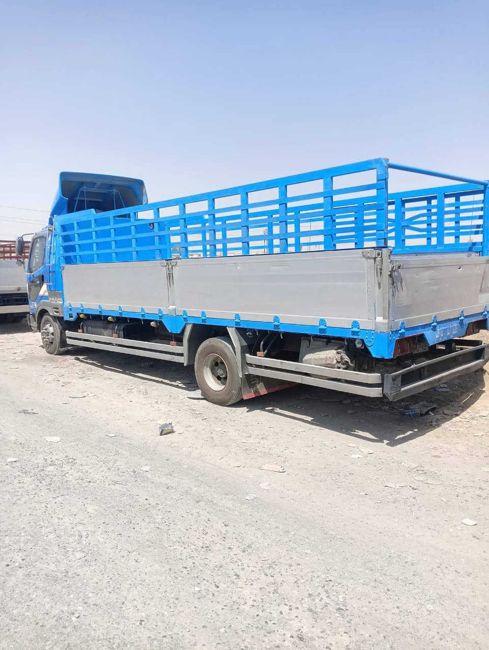 السلام عليكم فوزة بزون شاصي عريض ستة وربع محرك ١٤عادي جديد مكفولة سيارة تخم تاير رقم بصرة عنواني كركوك 
مكلف بل نشر رقم صحبة *********** سعر ١٨٥ وبية ماجال
