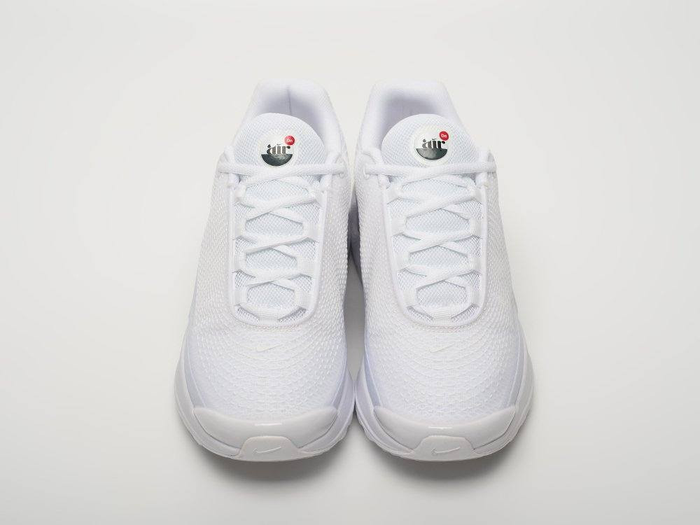 هذا الحذاء هو Nike Air Max Dn، وهو جزء من الجيل الجديد من تقنية "Air" من شركة نايكي.
#مزاد_الباجر_الظهر_بس_المهتم_ينزل_سعر_لاتكسرون_بيها_قطعة_تحفة. 
#يتميز_هذا_الإصدار_بالتفاصيل_التالية:

#نظام_Dynami_ Air: يعتمد الحذاء على تقنية أنابيب الضغط المزدوج التي توفر إحساساً تفاعلياً وارتداداً مع كل خطوة.
#التصميم_الخارجي: يأتي بجزء علوي من القماش الشبكي (Mesh) متعدد الطبقات مع طباعة لمسية (haptic print) للحصول على ملمس مميز.
#الألوان: اللون الظاهر في الصورة هو الأبيض الناصع (Triple White) مع لمسات فضية معدنية (Metallic Silver) وشعار نايكي باللون الأحمر.
#الاستخدام: مصمم ليكون حذاءً رياضياً يومياً يجمع بين الراحة العالية والمظهر العصري.

#القياس #43
#طول القدم #27.5
#صناعة_فيتنامي_أصلي_باركود. 
جديد لوك بالجيس مامستخدم.
توجد خدمة توصيل للمحافظات كافة.


**إذا كنت صاحب هذا الإعلان وتريد حذفه لأي سبب، رجاءا أرسل رسالة إلى الدعم الفني**