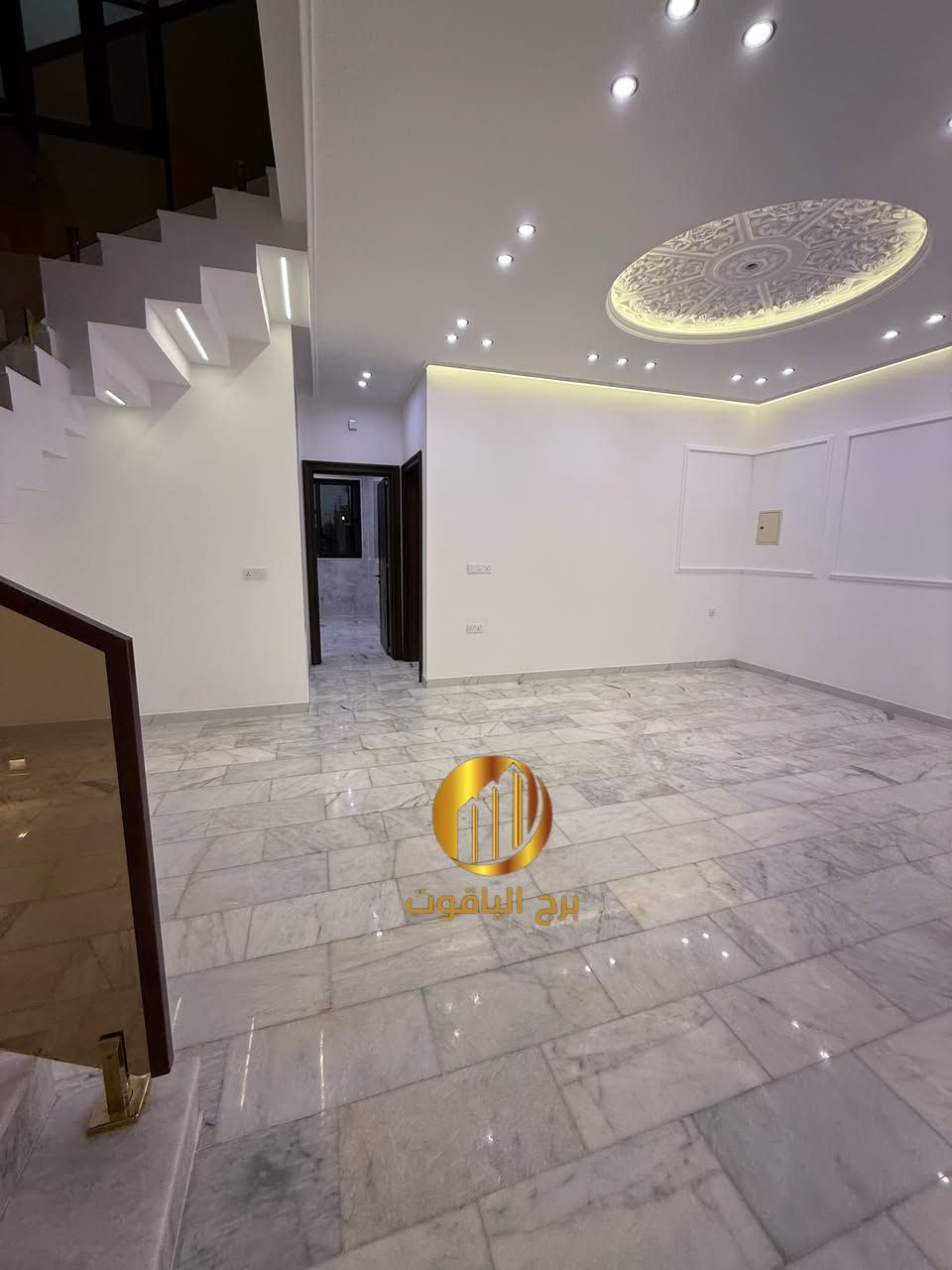 ⁨ ⁨ ⁨#للبيع بيت حديث مودرن vip في السيدية !

*حصراً لدى مكتب برج الياقوت تفاوض مع صاحب العقار مباشرة*
🏡 تفاصيل العقار:

 المساحة: 160م
 الواجهة: 8م 
النزال: 20م

الطابق الأول:صالة لأستقبال الضيوف، مطبخ حار وبارد، غرفة نوم، وحمام رئيسي.

الطابق الثاني:ثلاث غرف نوم واحدة سويت بالاضافة إلى حمام 

الطابق الثالث: غرفة نوم وحمام.

📍 موقع مثالي:
يقع المنزل في السيدية مربع التصنيع على شارع عرض 12م 

لمعرفة السعر الرقم ( 1 ) سأتي السعر مباشره

📞 للمزيد من التفاصيل أو لحجز معاينة، اتصل بنا على:
 *********** + واتساب مهندس غيث 
 *********** 

#عقار #عقارات #عقارات_تركيا #المهندس_غيث_علي⁩
