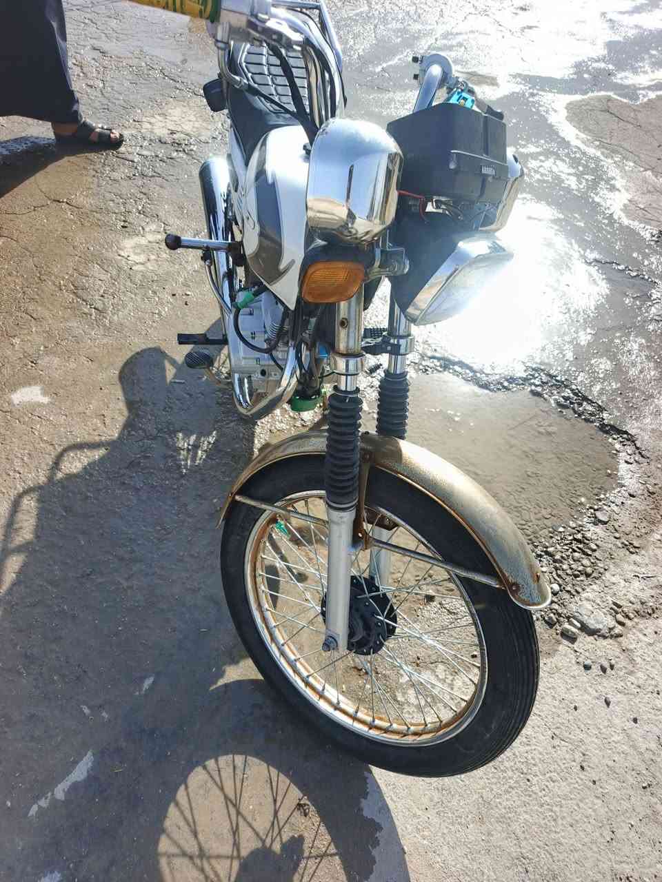 دراجه للبيع موديل ،2022 معمره  ،2024. محرك انتنس  الدراجه نضيفه جدآ. المحرك. مكفول.   الدراجه مكفوله برغي ما مفتوح بيه.  اوراق اصوليه.  مداور ثاني يوم  السعر 900 وبيه مجال الشراي.   الاستفسار. رقم ***********
