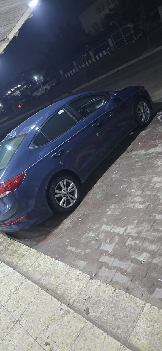 سلام عليكم النتره 17 وارد امريكي حادث بنيد مبدل فقط 
مكينه وكير مكفول  
السياره ما عايزه شي ***********

مكان سياره سماوه.       120 اوبيه مجال
