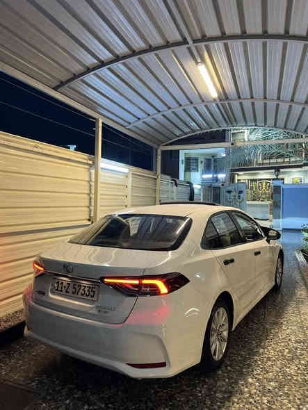 السلام عليكم للبيع
كورلا 2025 هايبرد شكل خليجي HEV 
دركة جلد حياكة وداخل جلد اصلي وسلايت مكينه 1800 

المواصفات 
🛜مكينه 1800 هايبرد شحن ذاتي 
🛜سلايت 
🛜رادار + تحديد مسار طريق + قيادة ذاتيه 
🛜قرائة علامات الطريق المرورية
🛜بصمة تشغيل + دخول ذكي  يدة الباب
🛜هاندر بريك بصمة + اوتو هولد 
 🛜كراسي جلد وبطاين بوب حياكه  مطرز 
🛜كيجات ديجتل 
🛜شاشه مسجل +تبريد بيانو + كامره خلفيه دوارة + كار بلي 
🛜تبريد قطعتين 
🛜لايت زينون عالي ناصي + بروجكتر لد زينون + لد صباحي زينون+ بكلايت لد 
🛜 حساس اطار + حساس مطر + حساس لايت داينمك عالي ناصي اوتو 
🛜ايفو مود + مود درايف + مانع انزلاق 
🛜 تحكم  الستيرن كامل مع كروس سرعه 🛜ايرباك عدد 10
🛜ويل كب  حجم 16 تخم تاير جديد اليوم شاده
السعر 147وبيهه مجال قليل
الاستفسار رقمي ***********
