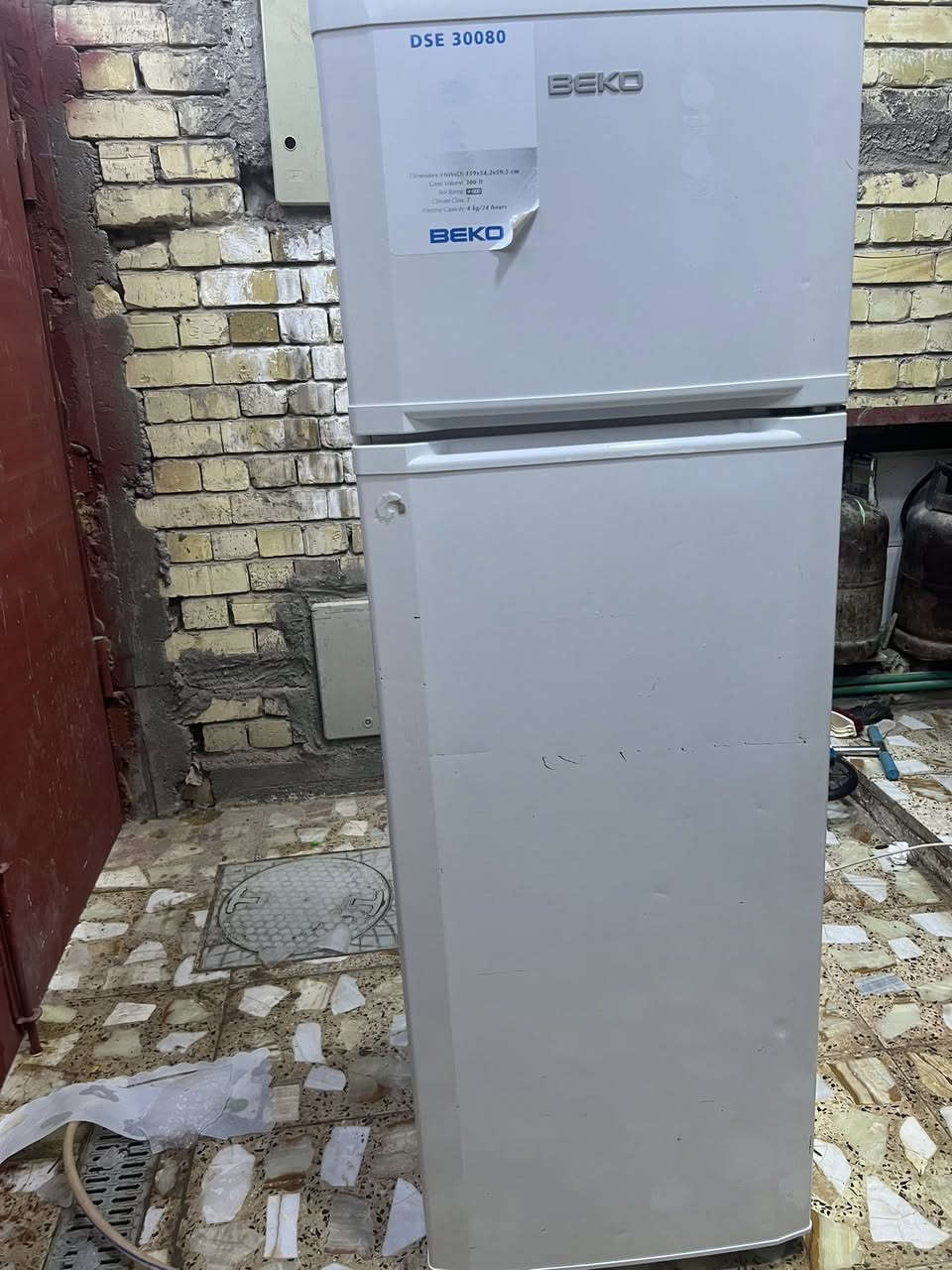 السلام عليكم ثلاجه كلش نظيفه سعر100 الف ***********
