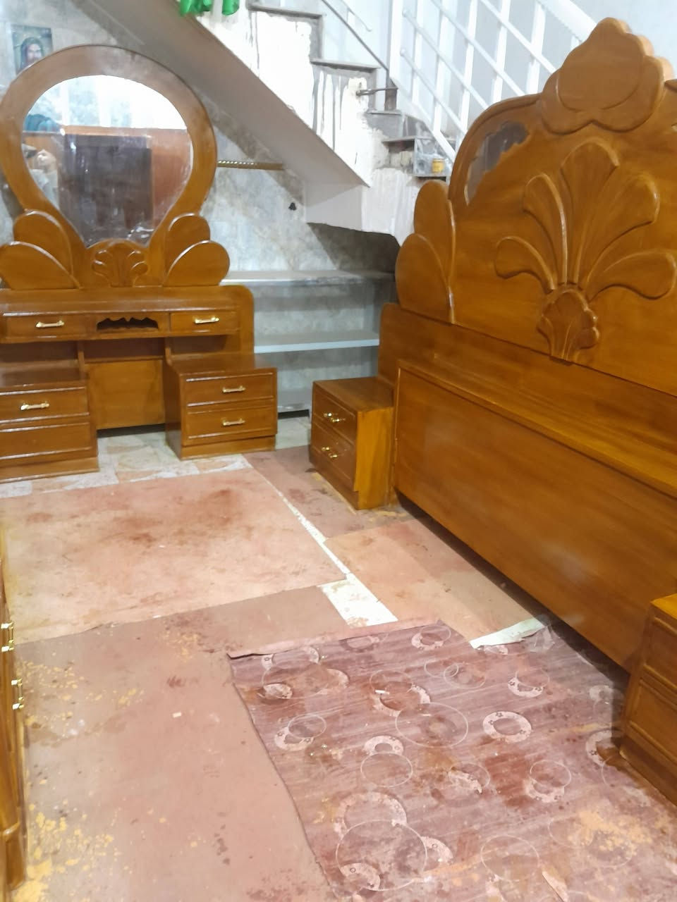 غرفه ام خمسه نجاره اخت الجديده البيع السعر اربعميه وخمسين ألف وبيه مجال الحله ابو غرق تصال ***********مصطفى النجار
