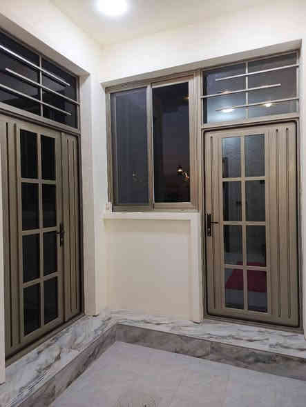 مشتمل طابق واحد فلوجة بحي الأمين منطقة ال ١٦ للبيع المساحة ١٢٥ متر الوجه ٦ وربع ونزال ٢٠ بناء طابوق حديث ضلع منفصل وسقف منفصل وجه ملكي شارعه ١٢ نافذ على شارع 40 السعر المطلوب بي ٩٠ مليون وبي مجال للاستفسار الاتصال على الارقام التالية

*********** واتساب
***********
