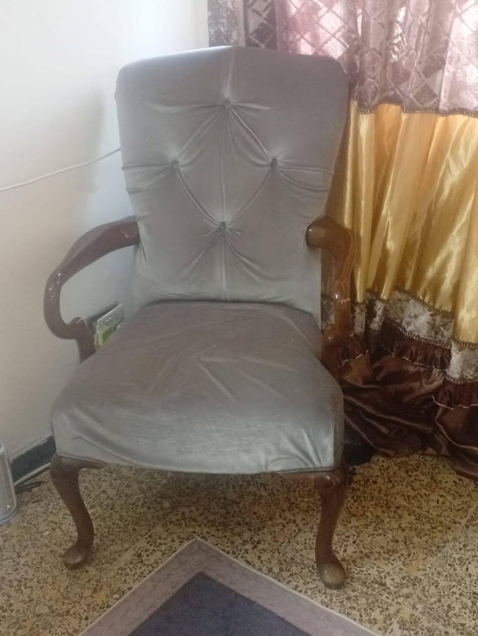 غراض بيت للبيع مكاني السيدية ***********
